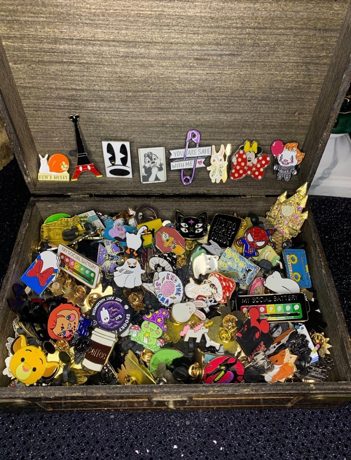 5 piece enamel pin Scoop