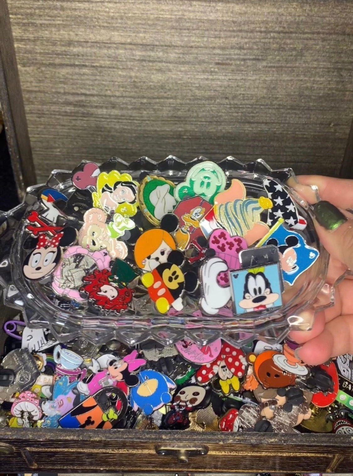 5 piece enamel pin Scoop