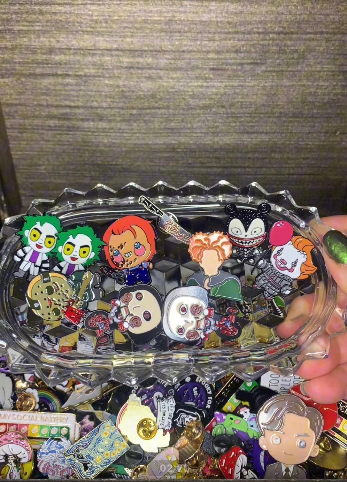 5 piece enamel pin Scoop