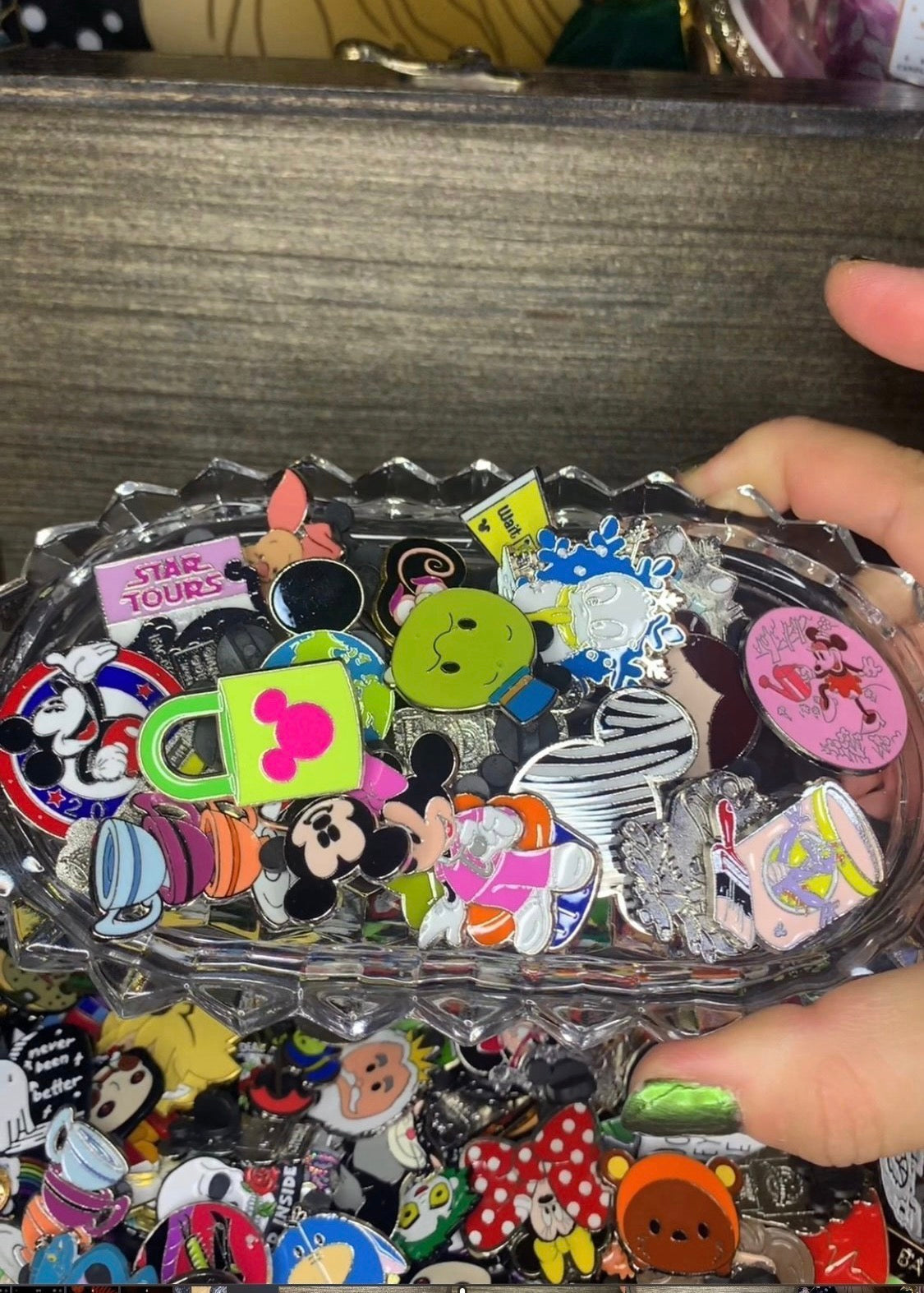 5 piece enamel pin Scoop