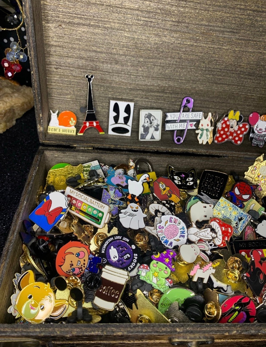 5 piece enamel pin Scoop