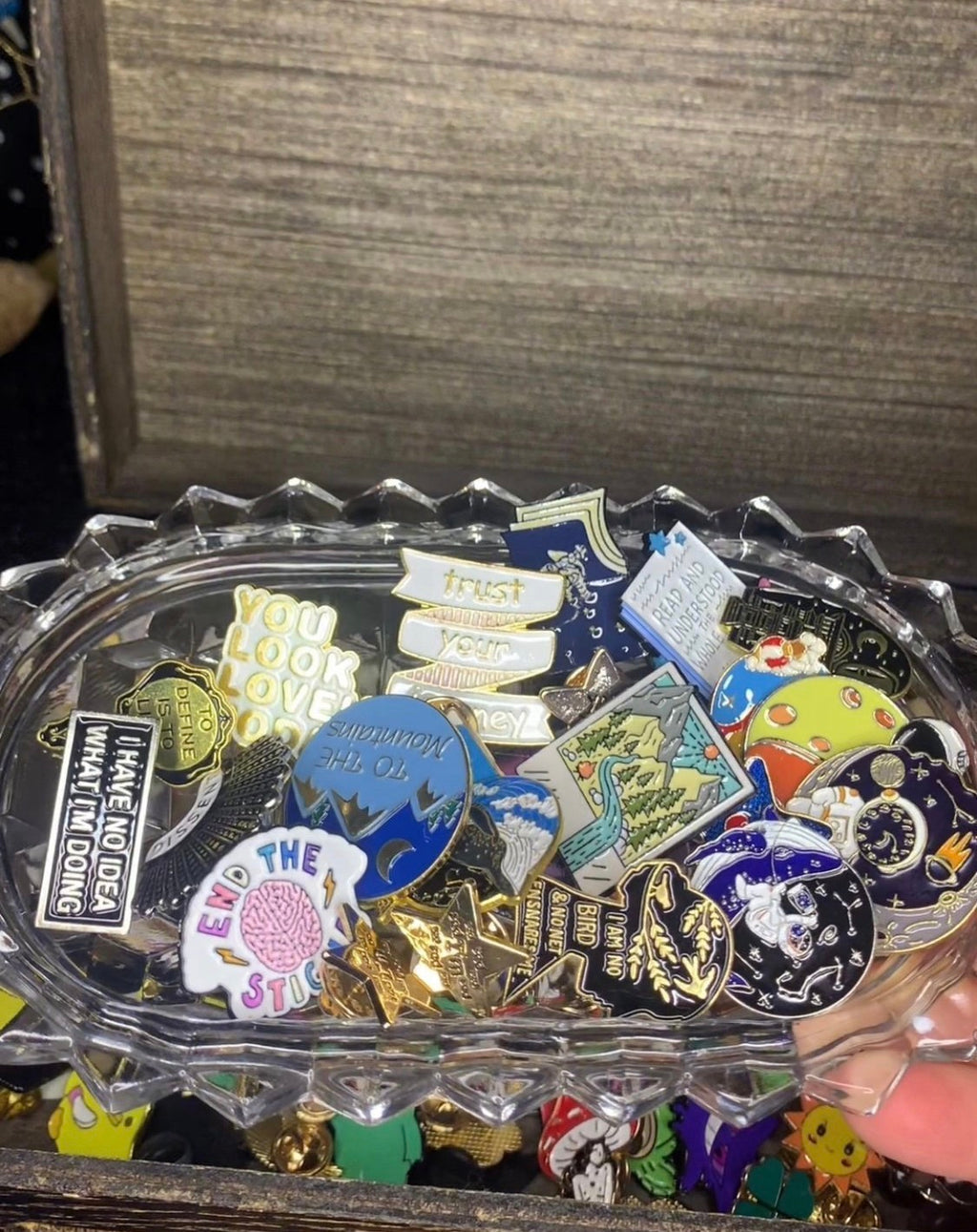 5 piece enamel pin Scoop